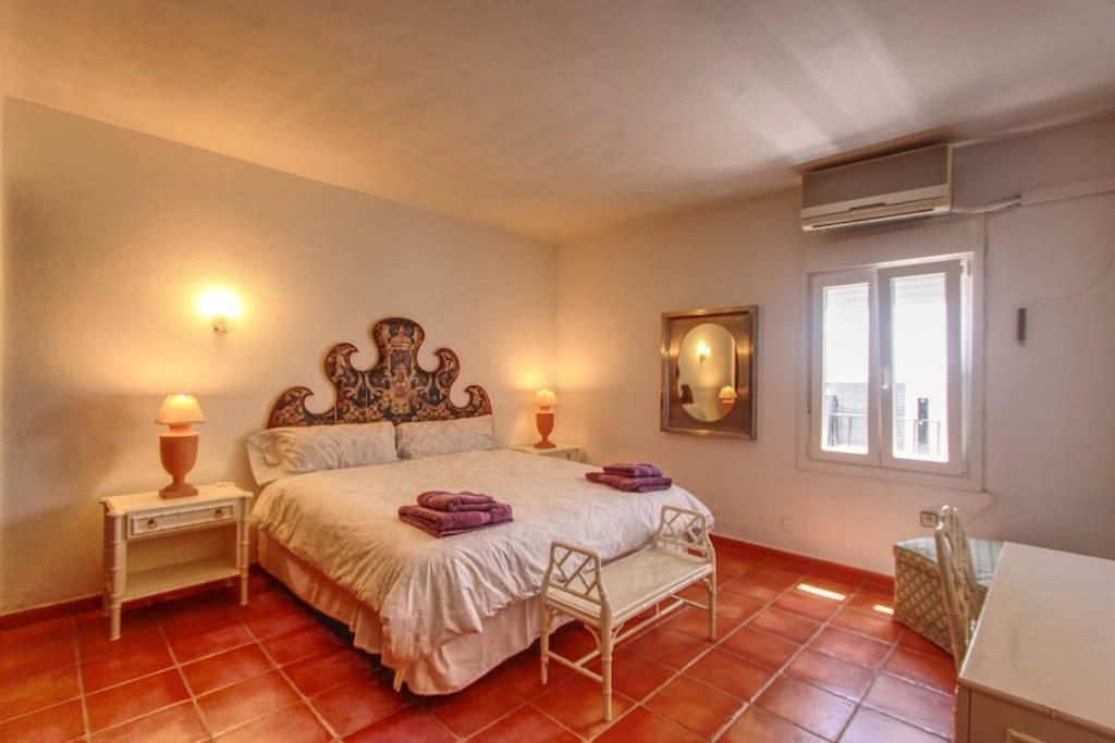 1079 - Frontline Puerto Banus * Marbella