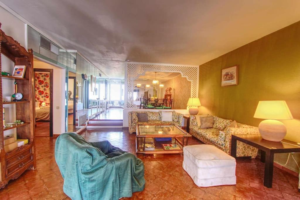 1079 - Frontline Puerto Banus Apartment Marbella