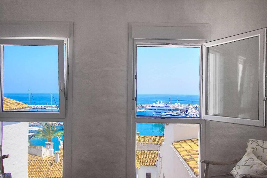 1079 - Frontline Puerto Banus Marbella