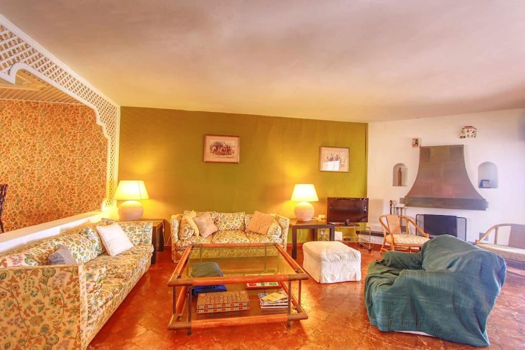 1079 - Frontline Puerto Banus * Marbella