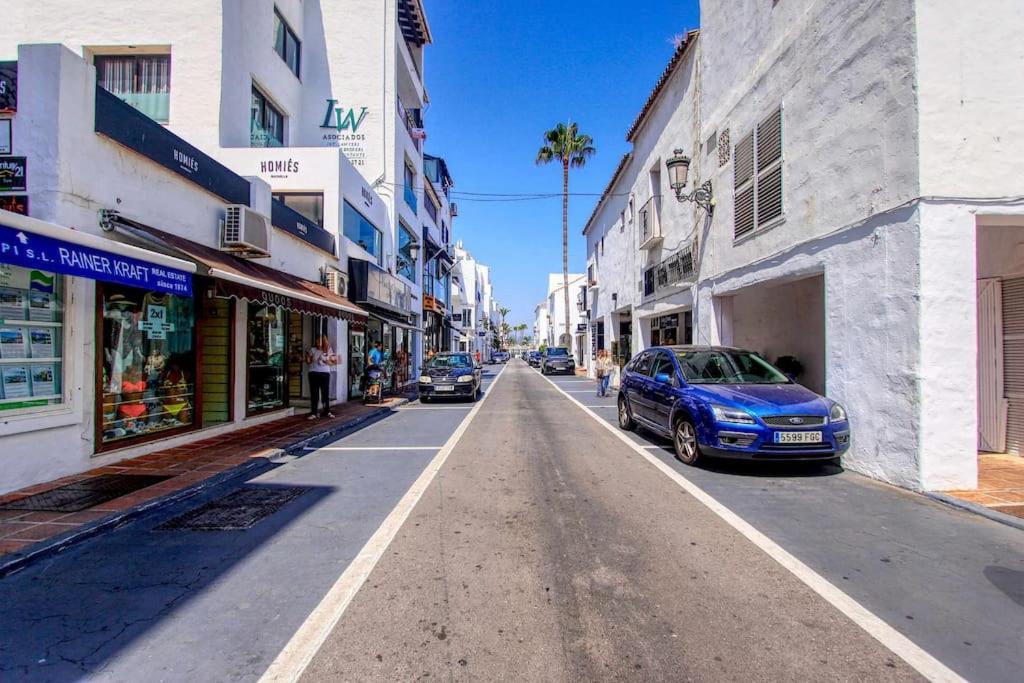 1079 - Frontline Puerto Banus