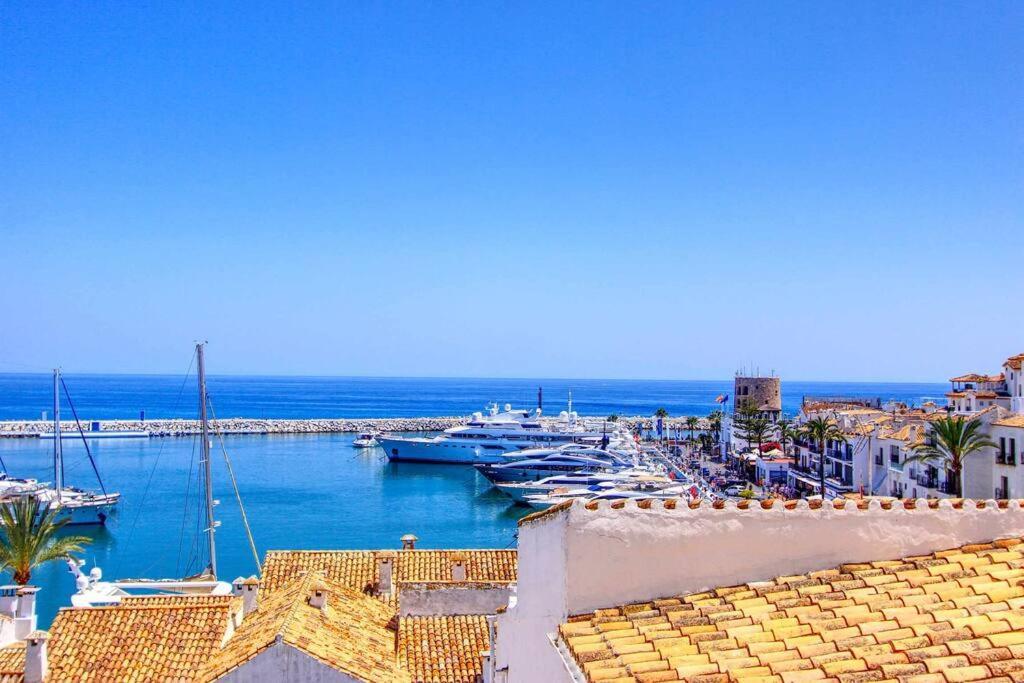 Apartment 1079 - Frontline Puerto Banus Marbella